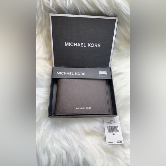Michaels Kors Billfold Wallet - Picture 3 of 10